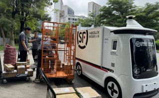 年货节将至快递小哥回家过年，无人配送成“硬核援军”